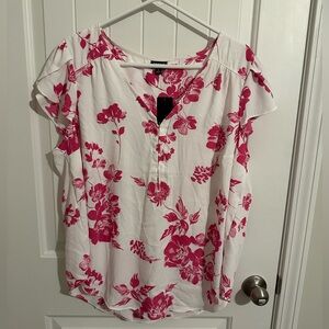 NWT Torrid Floral Pink and White Tulip Sleeve Blouse 1X